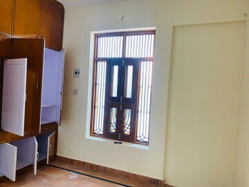 Room in 5 BHK Independent House at Sector 2 – for Rent