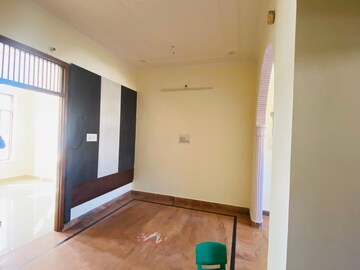 Room in 5 BHK Independent House at Sector 2 – for Rent