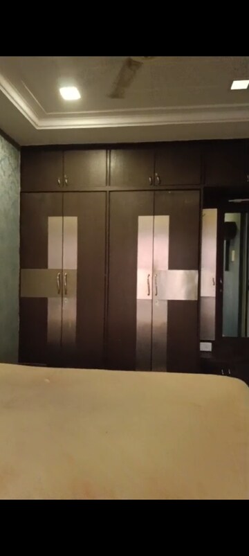 Room in 2 BHK Apartment at Shree Mahavir Darshan, Lower Parel – for Rent