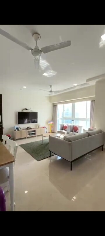 2 BHK Apartment For Rent in Ruparel Ariana, Parel