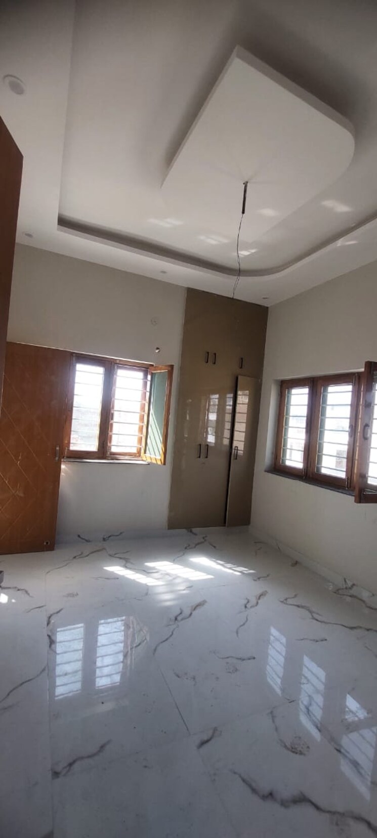 Room, sahastradhara road 4 Bedroom 2500 Sq.Ft. Independent House In Sahastradhara Road Dehradun 8053501