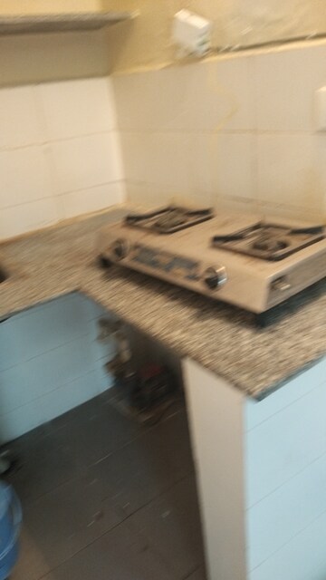 Furnished Amenities in 1.5 BHK Apartment at Arun Vihar Sector 37, Sector 37 – for Rent