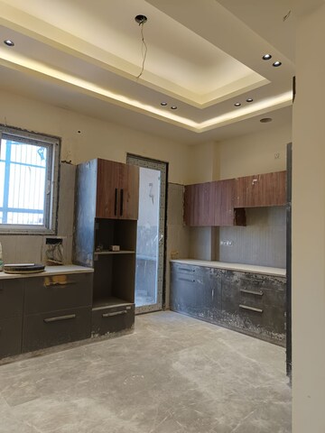 Living Room in 3.5 BHK Apartment at Paschim Vihar – for Rent