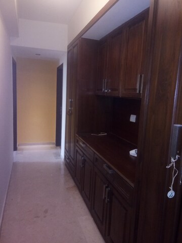 Furnished Amenities in 4 BHK Apartment at DLF The Icon, Dlf Phase V – for Rent