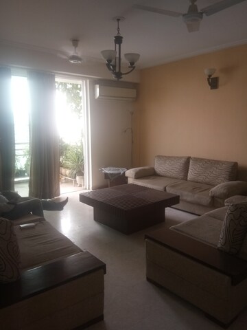 Living Room in 4 BHK Apartment at DLF The Icon, Dlf Phase V – for Rent