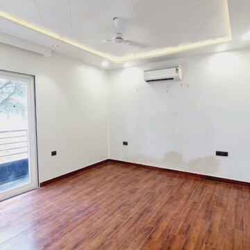 Room in 3 BHK Apartment at Birla Navya, Sector 63a – for Rent