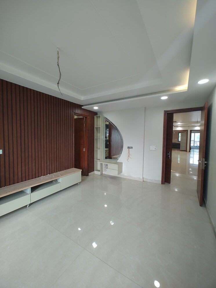 Balcony, sector 85 4 Bedroom 350 Sq.Yd. Builder Floor In Sector 85 Faridabad 8053589
