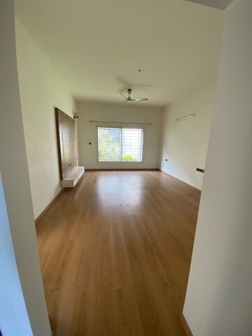 Room in 3 BHK Apartment at Pareena The Elite Residences, Sector 99 – for Sale