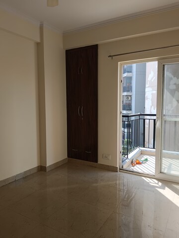 Room in 2.5 BHK Apartment at Saviour Park, Mohan Nagar – for Rent