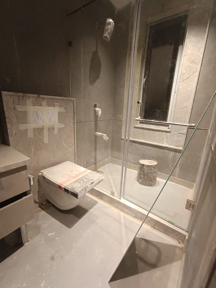 Attached Bathroom, paschim vihar 3.5 Bedroom 1300 Sq.Ft. Apartment In Paschim Vihar Delhi 8053641