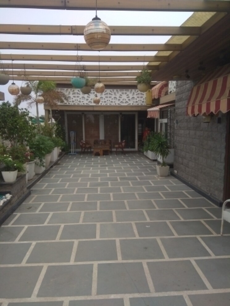 Balcony, new friends colony 5 Bedroom 500 Sq.Yd. Builder Floor In New Friends Colony Delhi 8053689