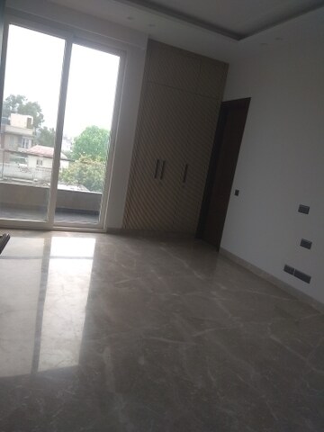 Room in 5 BHK Builder Floor at New Friends Colony – for Sale