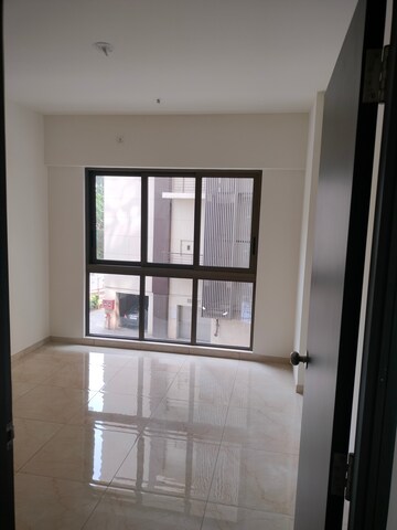 Room in 2 BHK Apartment at LnT Veridian, Powai – for Rent