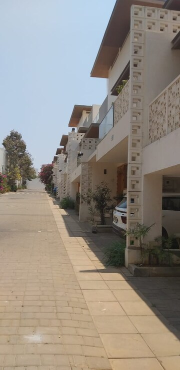 3 BHK Villa – Exterior View View at Mantri Courtyard, Kanakapura Road - for Sale