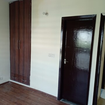 Room in 3.5 BHK Builder Floor at BPTP Park 81, Sector 81 – for Rent