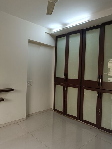 Room in 3 BHK Apartment at Lokhandwala Harmony, Worli – for Rent