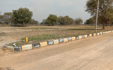 Plot For Sale in Penamaluru