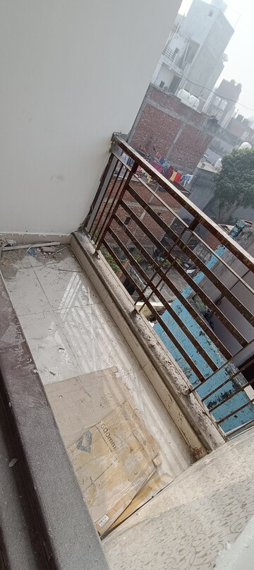 Balcony in 1.5 BHK Builder Floor at Mayur Vihar Phase 1 Extension – for Rent