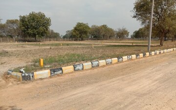Plot For Sale in Penamaluru