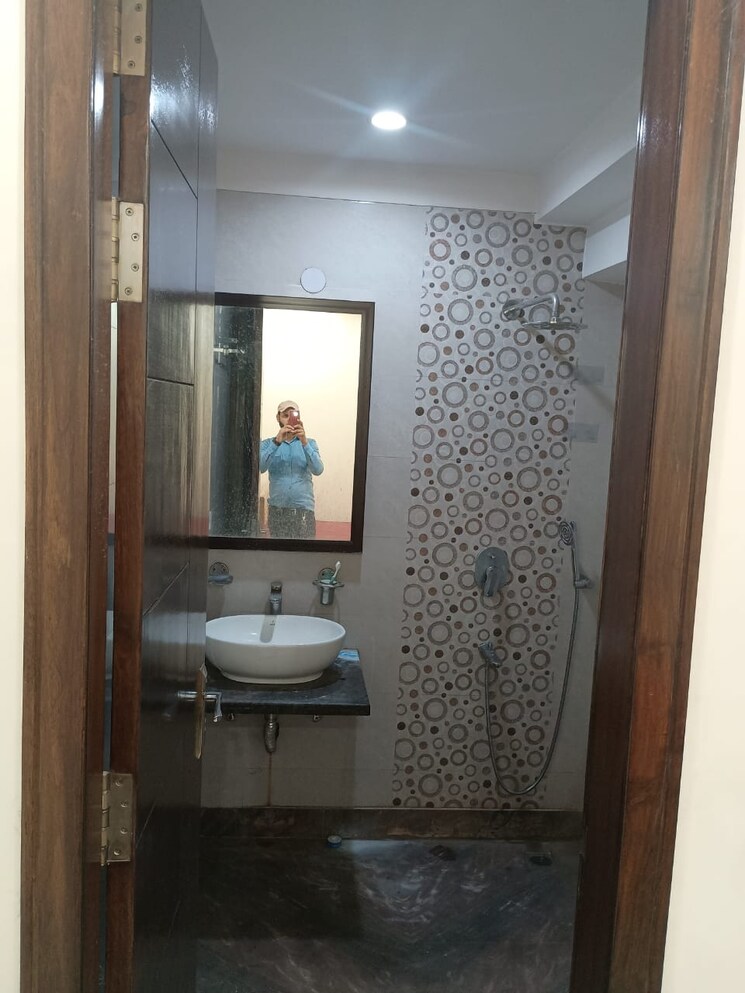 Bathroom, dlf-city-gurgaon 2 Bedroom 1200 Sq.Ft. Builder Floor In Sector 27 Gurgaon 8053845