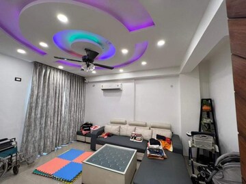 Team Area in 4 BHK Builder Floor at Sector 15 – for Rent