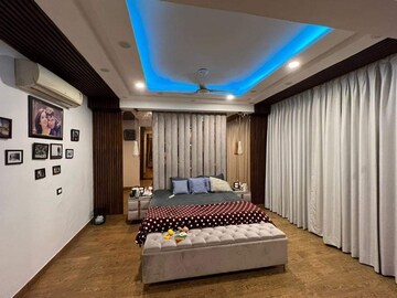 Bedroom in 4 BHK Builder Floor at Sector 15 – for Rent