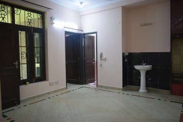 Room in 3 BHK Independent House at Ansal Plaza Sector-23, Sector 23 – for Rent