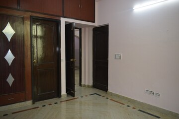 Room in 3 BHK Independent House at Ansal Plaza Sector-23, Sector 23 – for Rent