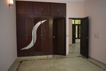 Building Lobby in 3 BHK Independent House at Ansal Plaza Sector-23, Sector 23 – for Rent
