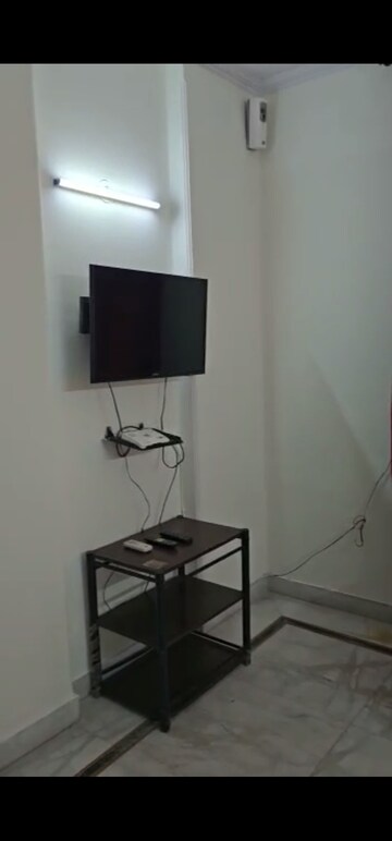 Furnished Amenities in 3 BHK Builder Floor at Lajpat Nagar ii – for Rent