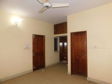 Room in 5 BHK Builder Floor at Duggirala – for Sale