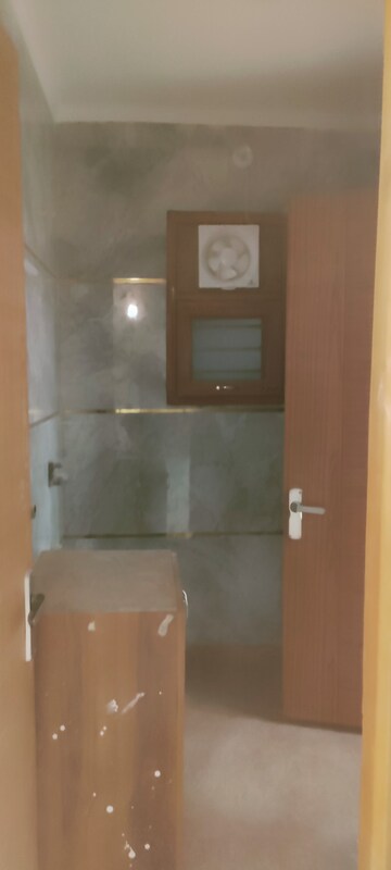 Furnished Amenities in 4 BHK Builder Floor at Ashoka Enclave Faridabad, Sector 34 – for Rent