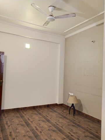 Room in 2 BHK Independent House at Ansal Plaza Sector-23, Sector 23 – for Rent