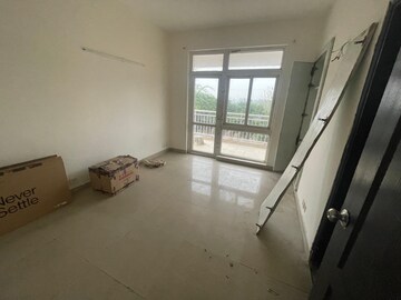 Room in 2.5 BHK Apartment at KLJ Greens, Sector 77 – for Rent