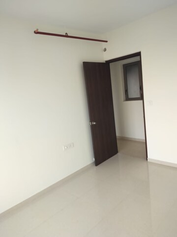 Room in 2 BHK Apartment at Kalpataru Paramount, Kapur Bawdi – for Sale