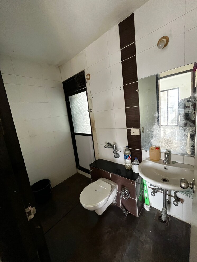 Bathroom, kohinoor-city-phase-i 2.5 Bedroom 925 Sq.Ft. Apartment In Kurla Mumbai 8053963