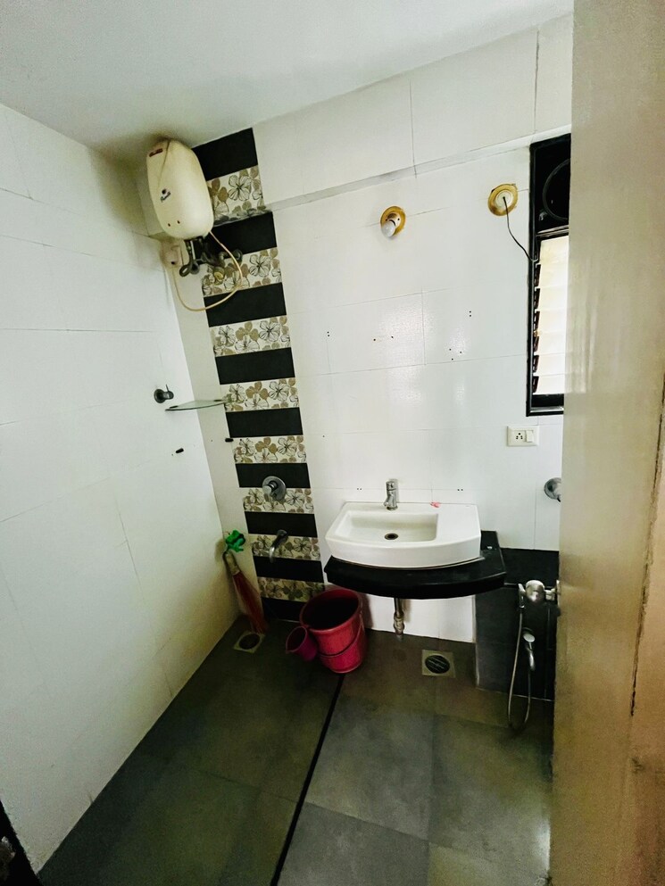 Attached Bathroom, kohinoor-city-phase-i 2.5 Bedroom 925 Sq.Ft. Apartment In Kurla Mumbai 8053963