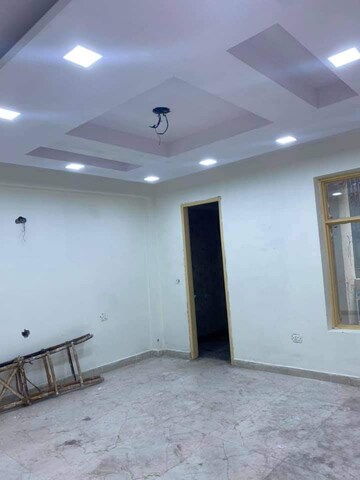 Room in 3 BHK Builder Floor at Sector 9 – for Rent