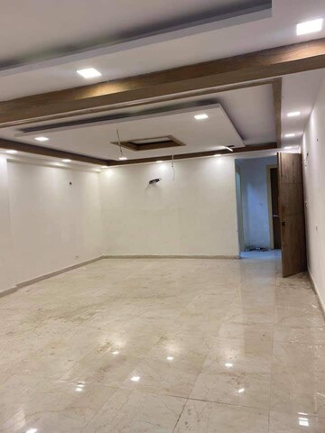 Room in 3 BHK Builder Floor at Sector 9 – for Rent