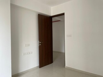Room in 1 BHK Apartment at Goregaon West – for Sale