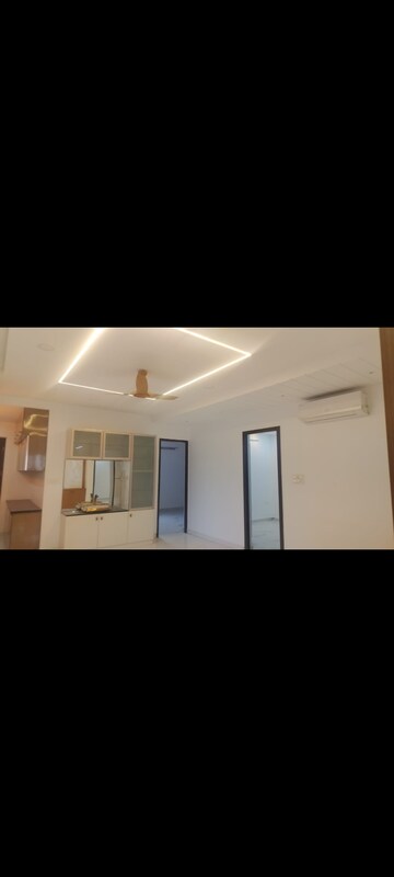 Room in 3 BHK Apartment at Sri Sai Apartments Jubilee HIlls, Jubilee Hills – for Rent