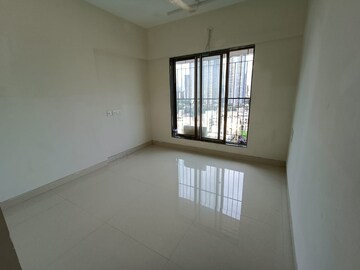 Room in 2 BHK Apartment at Shreedham Splendour, Andheri West – for Rent