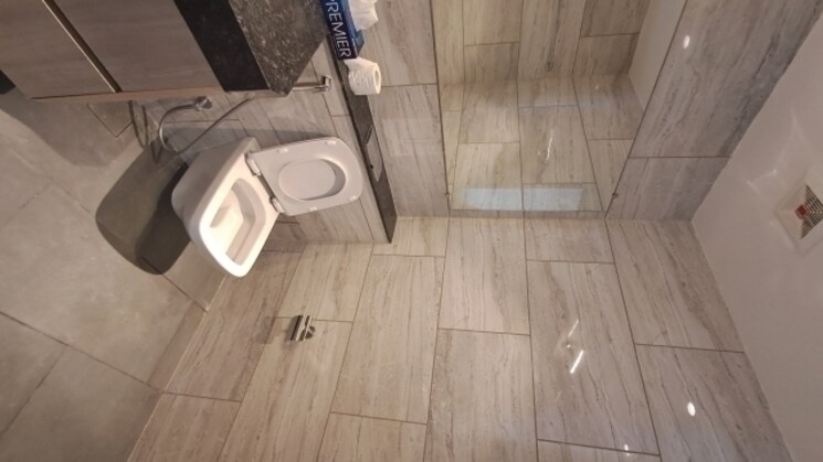 Bathroom, rustomjee-crown 4 Bedroom 2500 Sq.Ft. Apartment In Prabhadevi Mumbai 8054108