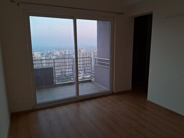 Room in 3 BHK Apartment at ILD Grand, Sector 37c – for Rent