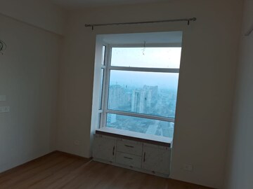 Room in 3 BHK Apartment at ILD Grand, Sector 37c – for Rent