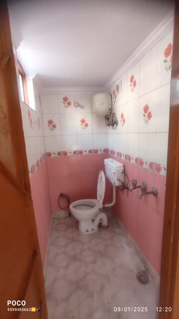 Attached Bathroom in 1 BHK Builder Floor at Mehrauli – for Rent