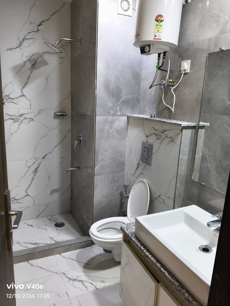 Bathroom, vasant kunj 3 Bedroom 1400 Sq.Ft. Apartment In Vasant Kunj Delhi 8054142