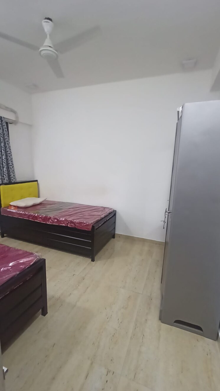 Room, bandra west Pg For Boys & Girls In Bandra West 8054146