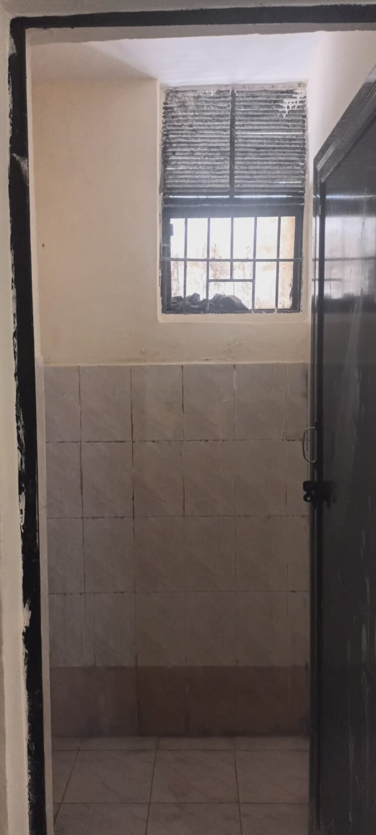 Bathroom, sector 10 greater noida 1 Bedroom 30 Sq.Mt. Apartment In Sector 10 Greater Noida Greater Noida 8054278