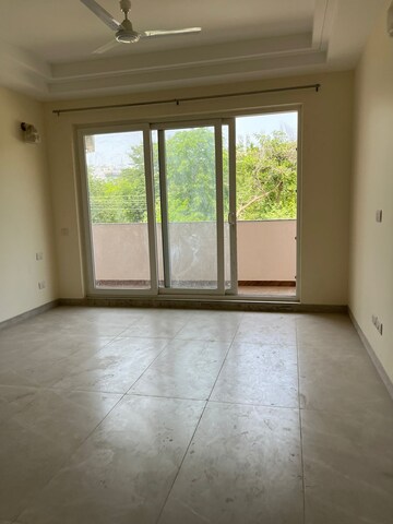 Room in 3 BHK Builder Floor at Ansal Sushant Lok I, Sector 43 – for Rent